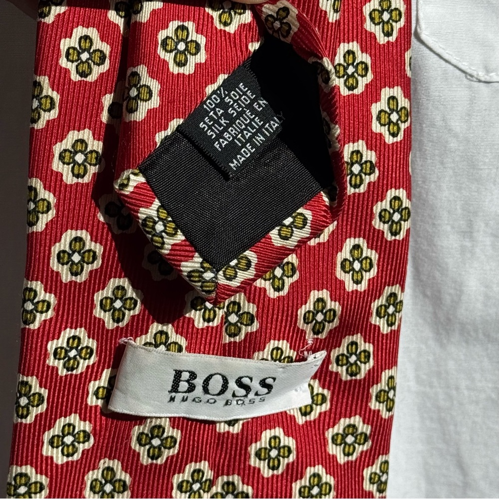 BOSS Hugo Boss Red Silk Tie Geometric Pattern Made in Italy